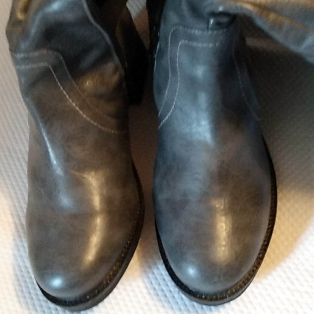 Heavenly Soles Boots 9 - Picture 4 of 7